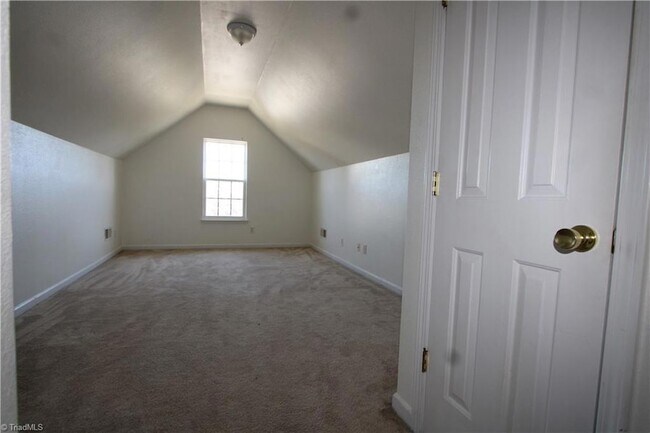 Building Photo - 2133 Rindle Dr