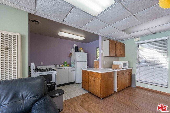 Building Photo - 3166 S Sepulveda Blvd
