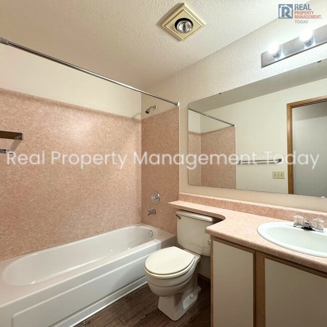 Building Photo - Cozy 3-Bedroom, 2-Bath Condo with Views & Private Outdoor Space
