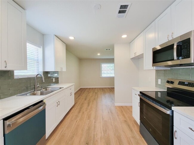 Building Photo - 25911 Maplewood Dr