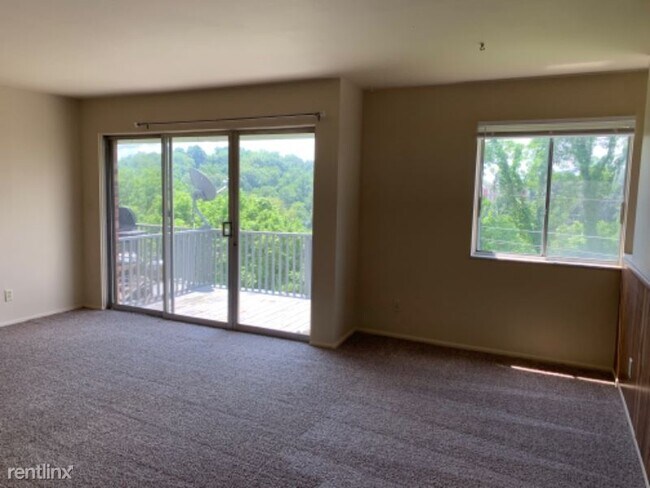 Building Photo - 240 Hillcrest Dr