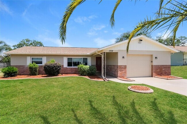 Primary Photo - 1202 MacFarlane Ave