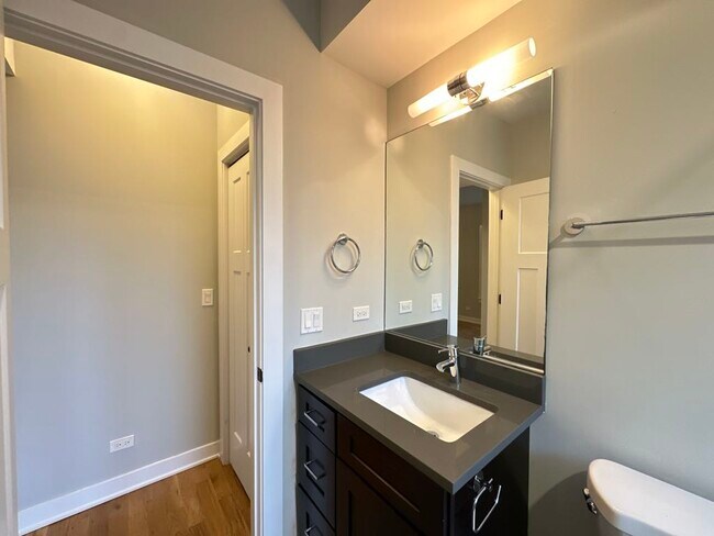 Building Photo - 2206 W Eastwood Ave