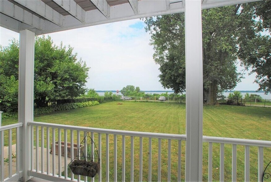 Building Photo - 808 W 2nd St