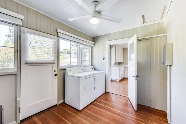Building Photo - 2 Bedroom, 1 Bath + Office - Downtown Palo...