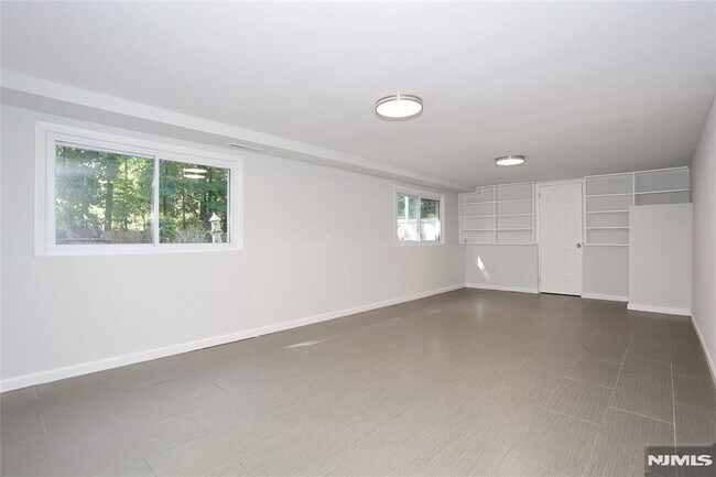 Building Photo - 69 Pittis Ave