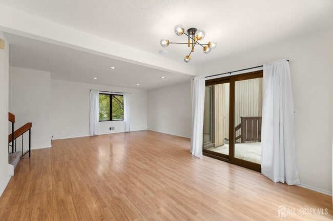 Building Photo - 65 Diamond Ln