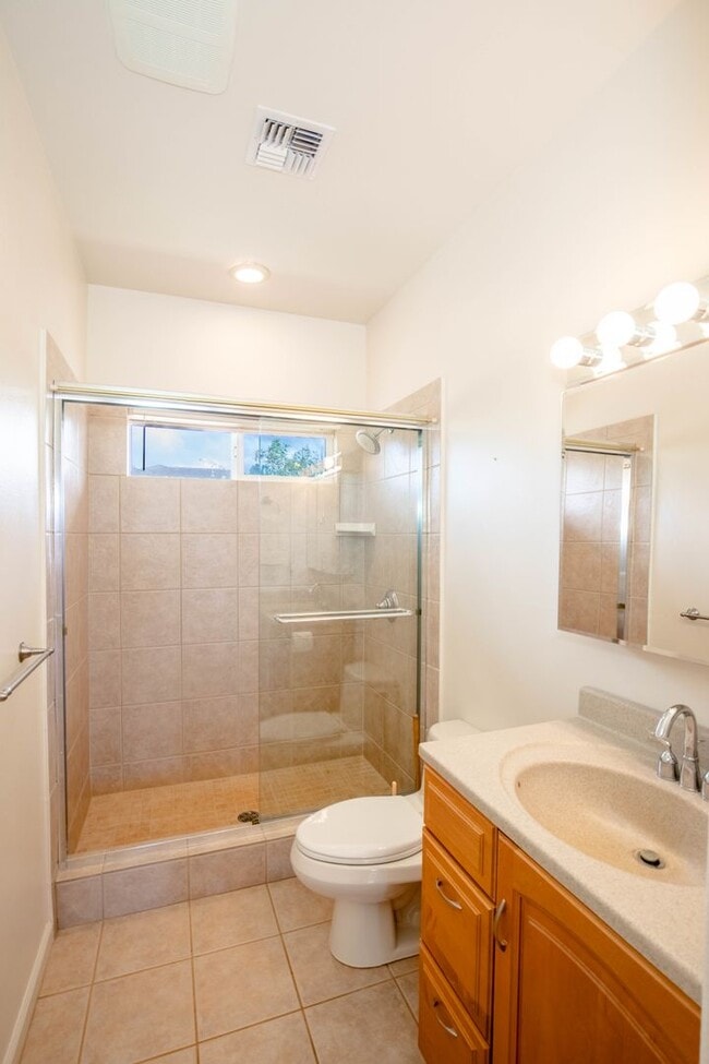 Building Photo - Kahana Ridge – Three Bedroom, Three Bathroom Home with Rare Basement