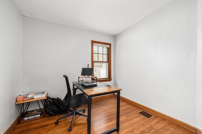 Building Photo - 230 E Royal Forest Blvd