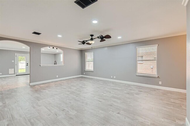 Building Photo - 1803 Lloydminister Way