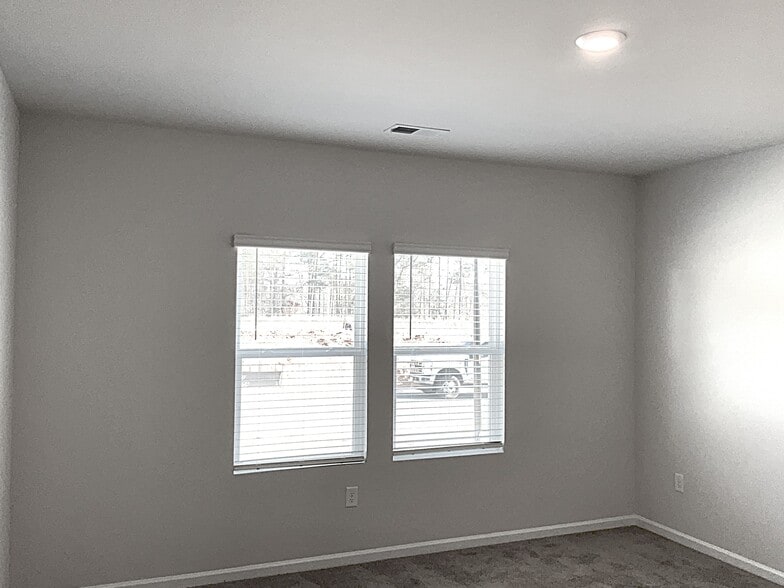 Building Photo - 3216 Emberly Dr