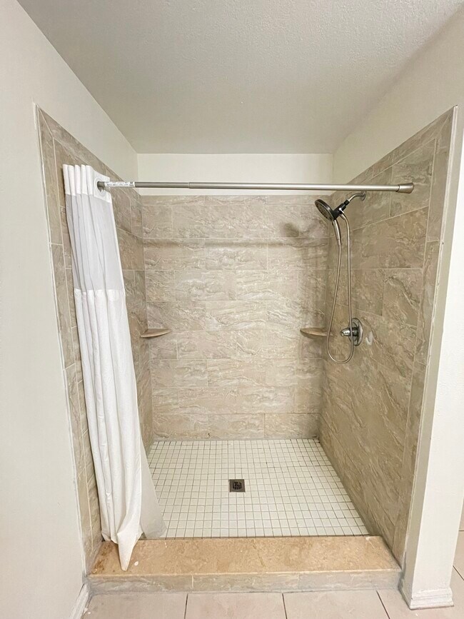 Building Photo - 3591 Kernan Blvd S