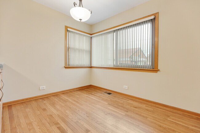 Building Photo - 2931 N 76th Ave