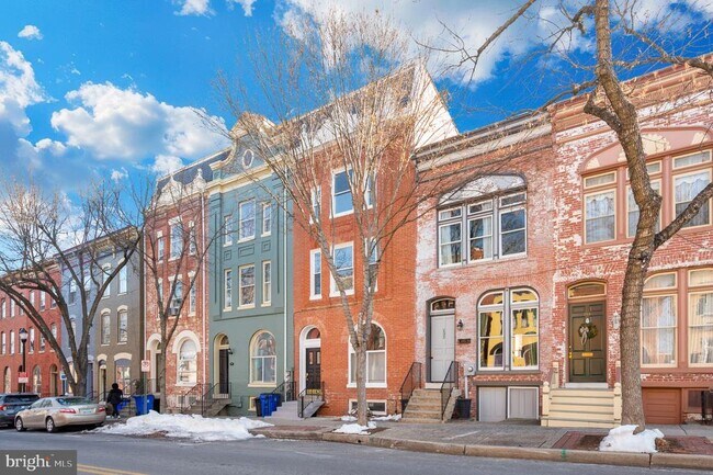 Building Photo - 230 S Market St