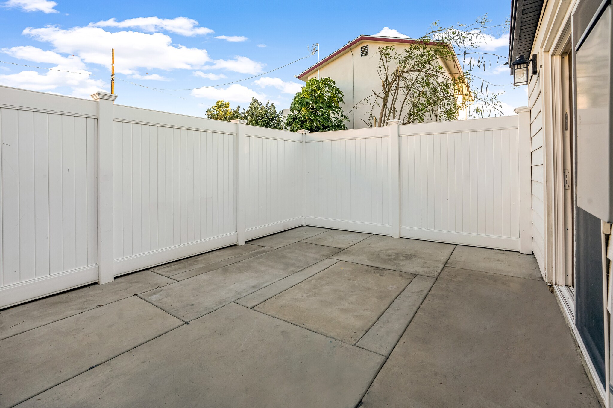 Building Photo - 8466 Quartz Ave