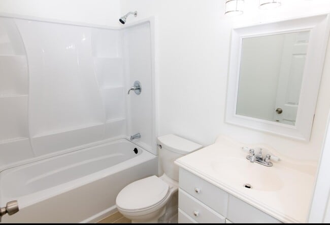 Bathroom - 2226 Cruzen St