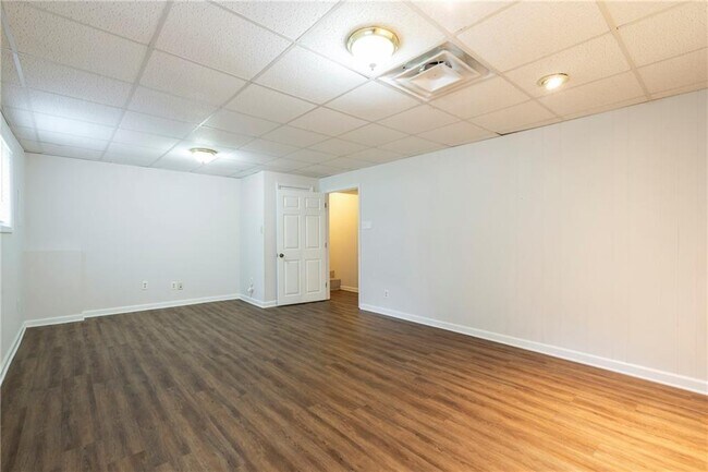 Building Photo - 2423 Falcon Ct
