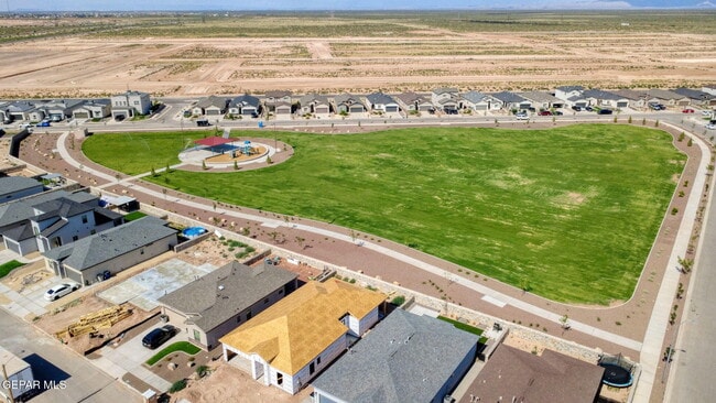 Building Photo - 7420 Norte Vly Ln