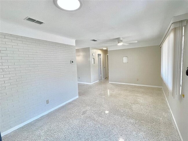 Building Photo - 6254 39th Ave N