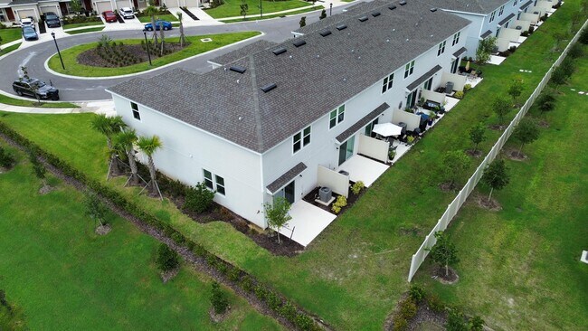 Building Photo - 2287 Portrait St