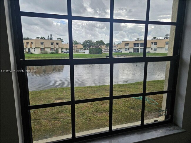 Building Photo - 4479 Oak Terrace Dr