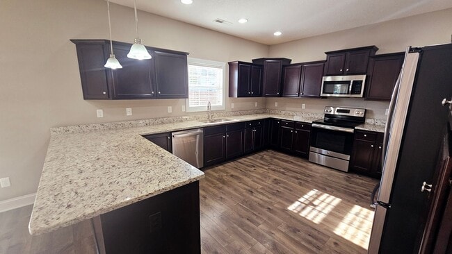 Building Photo - 4 BR 3.5 BA in Swansboro!