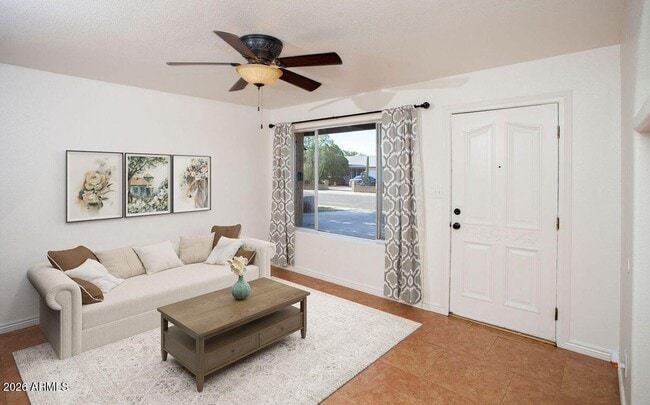 Building Photo - 3228 W Lisbon Ln