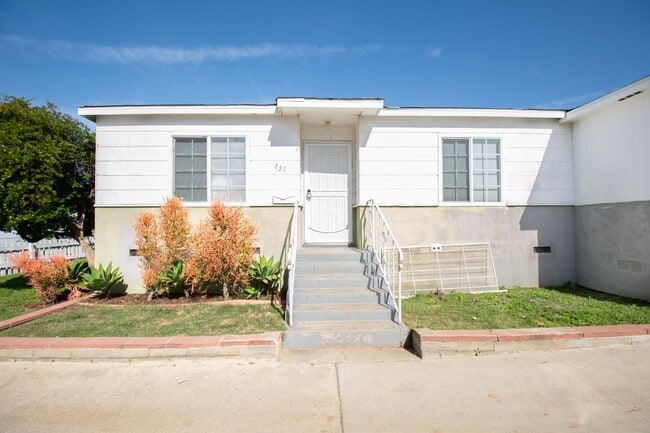 Building Photo - 4BR/2BA Home with Modern Updates/Private Y...