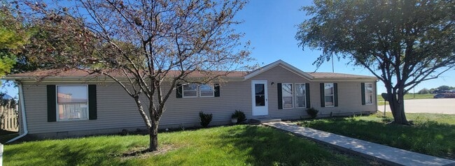 Building Photo - Large 3 bedroom in Oakwood