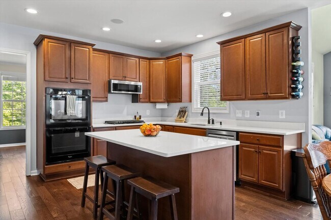 Building Photo - Gorgeous 5 Bed 3.5 Bathroom in Stafford, VA