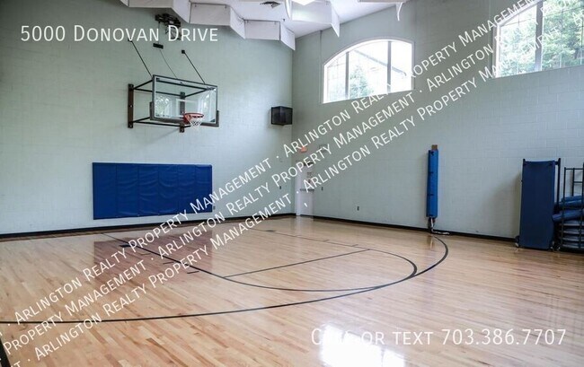 Building Photo - 5000 Donovan Dr