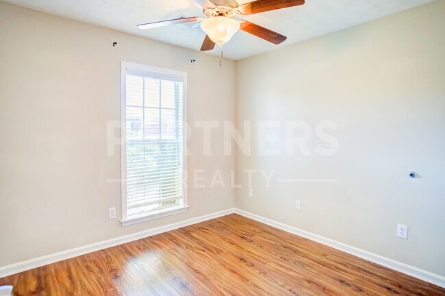 Building Photo - 1336 Cameron Ct