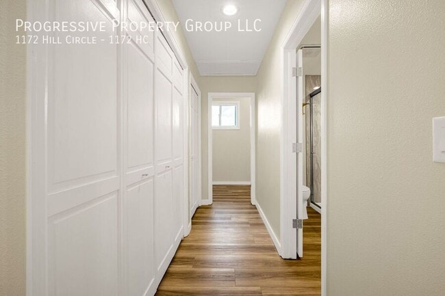 Building Photo - 1172 Hill Cir