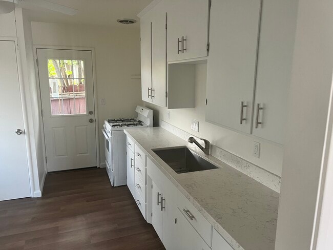 Building Photo - 4973 Union Ave