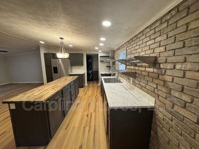 Building Photo - 321 Horseshoe Falls Rd