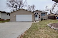 Building Photo - Beautifully updated 4 bed Bettendorf Home