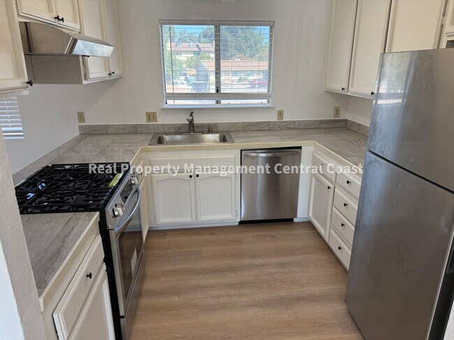 Building Photo - 6460 Nacimiento Ave