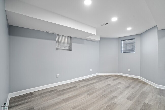 Building Photo - 5329 N Central Ave