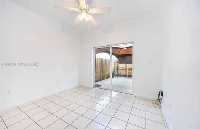 Building Photo - 1535 SE 26th St