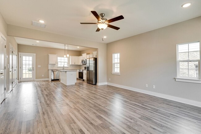 Building Photo - Townhome in Goodlettsville, Only 12 miles ...
