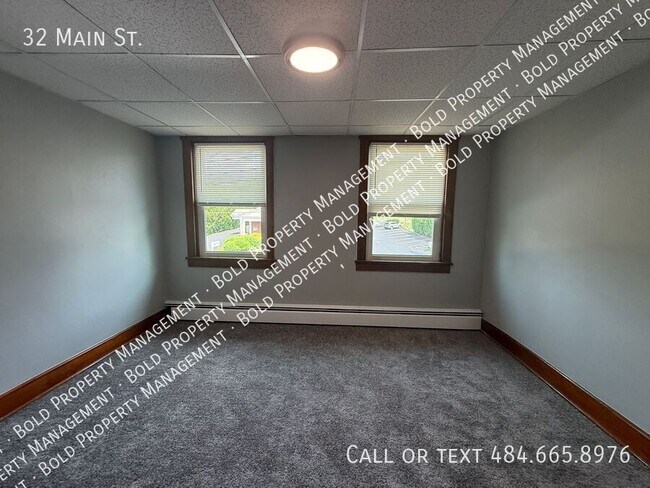 Building Photo - 32 E Main St