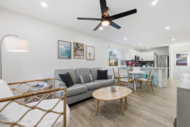 Building Photo - 420 3rd St S