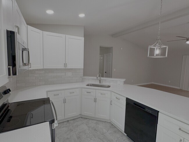 Building Photo - 1408 Suterland Rd