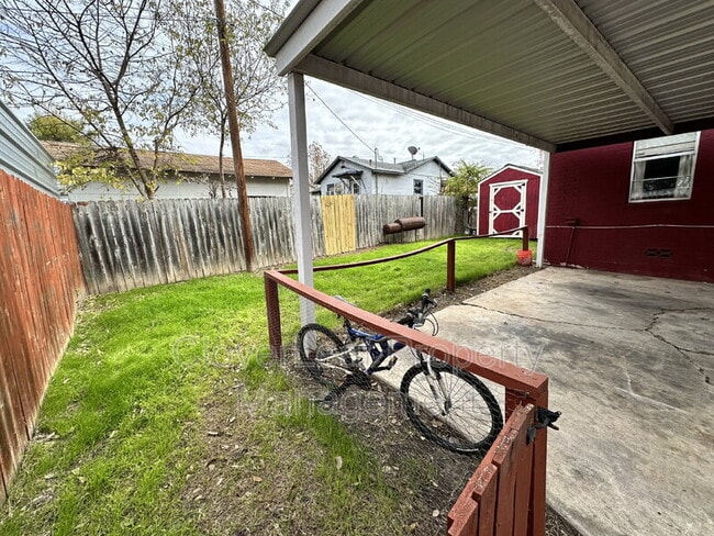 Building Photo - 317 Kashmuir Pl
