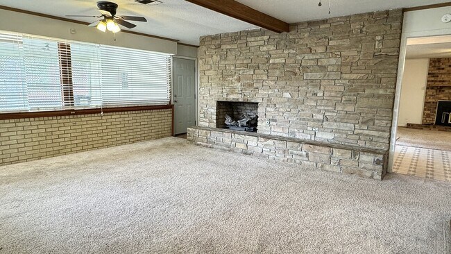 Building Photo - 204 Bastrop Drive