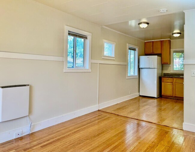 Building Photo - 2609 McGee Ave