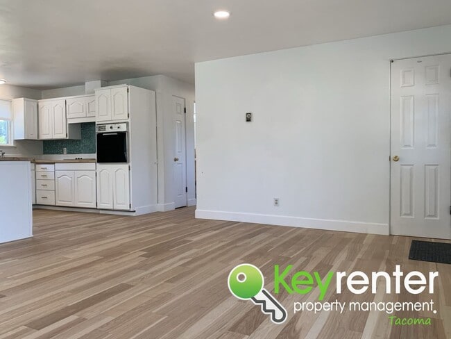 Building Photo - Renovated Rambler in Steilacoom Oasis