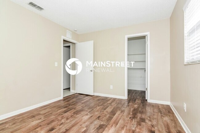 Building Photo - 3 Bedroom Pet-Friendly Home in Tarpon Spri...