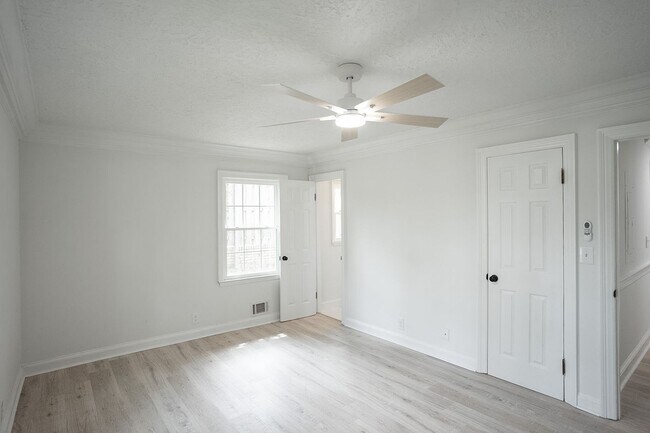 Building Photo - 3120 Edinburgh Dr