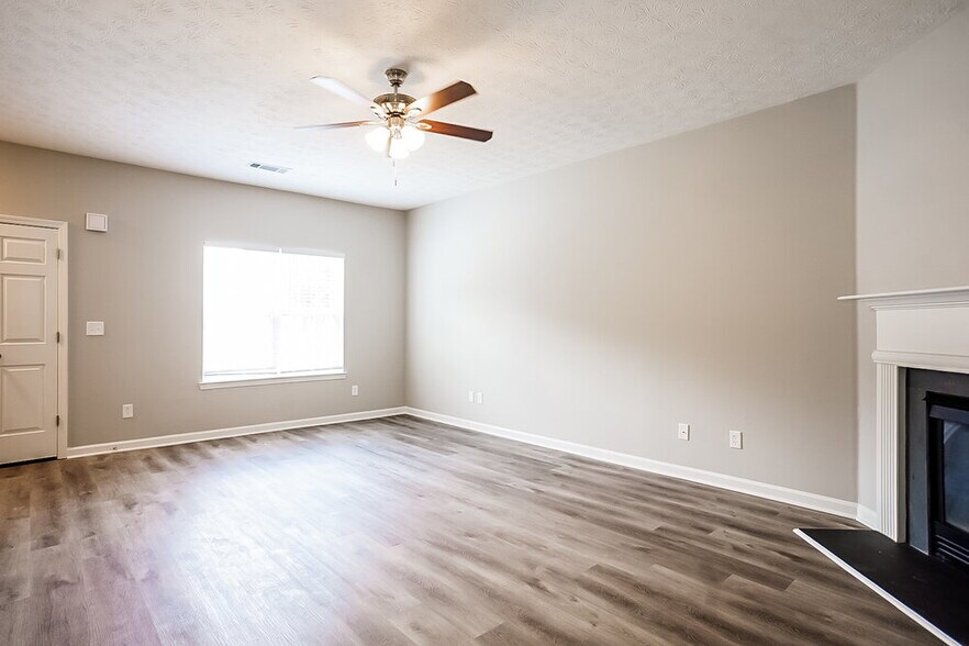 Building Photo - 444 Village Bluff Dr